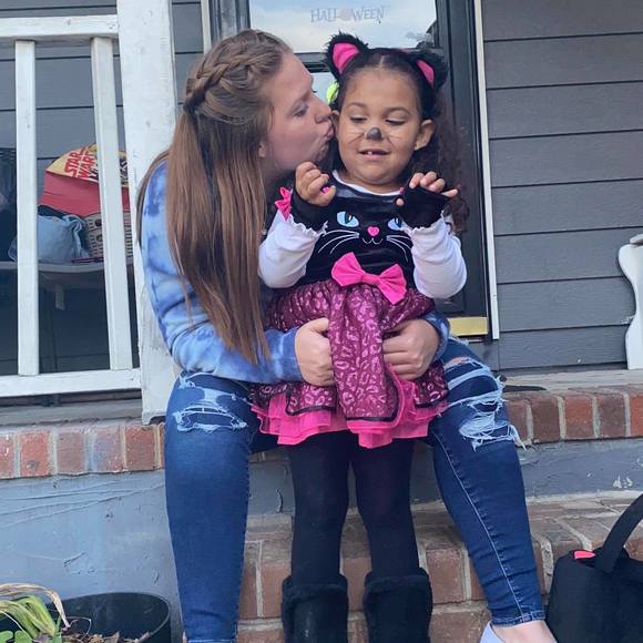 Profile Picture of Çårlïē Tãÿlôr (@_carlieee) on Poshmark