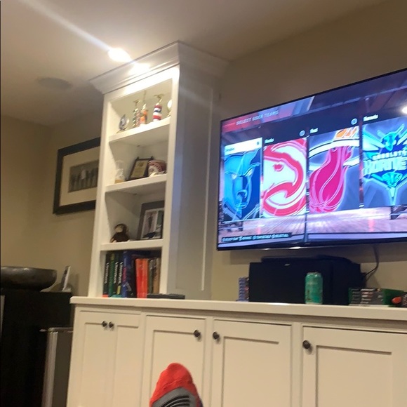 Profile Picture of James Wall (@jrosswall) on Poshmark