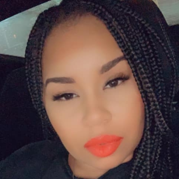 Profile Picture of Robin Limvge (@queensofbeauty) on Poshmark