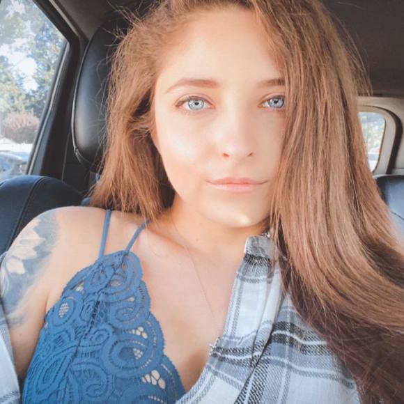 Profile Picture of Brittany Wheary (@whearybrittany) on Poshmark