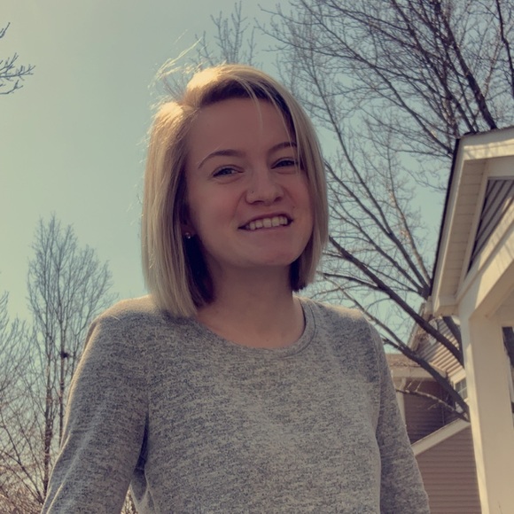 Profile Picture of Jules Brown (@julesbrown0901) on Poshmark