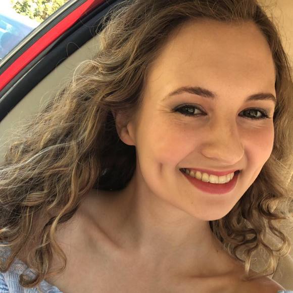 Profile Picture of Tori Pollock (@thefastfroggy) on Poshmark