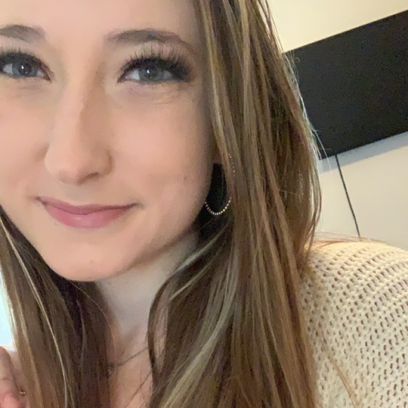 Profile Picture of Rebecca Kamrath (@rkamrath96) on Poshmark