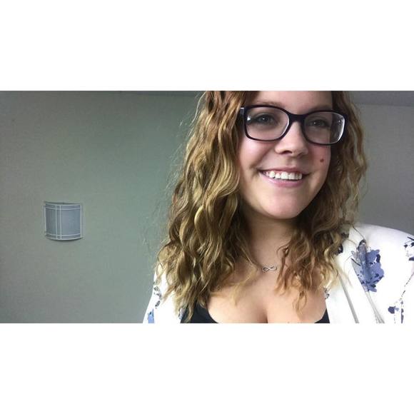 Profile Picture of Alyssa Riddle (@ariddle15) on Poshmark
