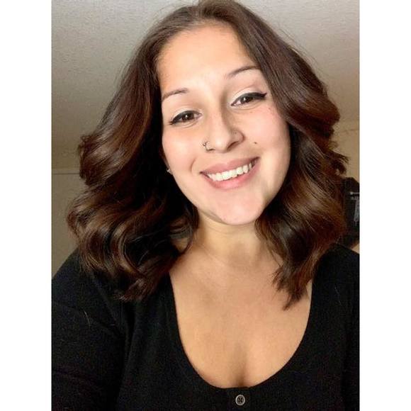 Profile Picture of Julia Diaz (@superjulia123) on Poshmark