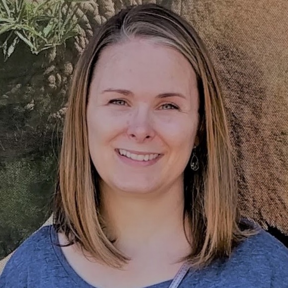 Profile Picture of Sarah Waynick (@slwaynick) on Poshmark