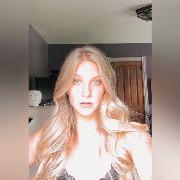 Profile Picture of Zoe Breininger (@zoebre123) on Poshmark
