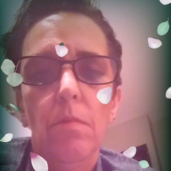 Profile Picture of Helene Barilotti (@helenebarilotti) on Poshmark