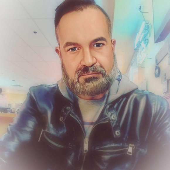 Profile Picture of Michael Hartmann (@kilmanagh) on Poshmark