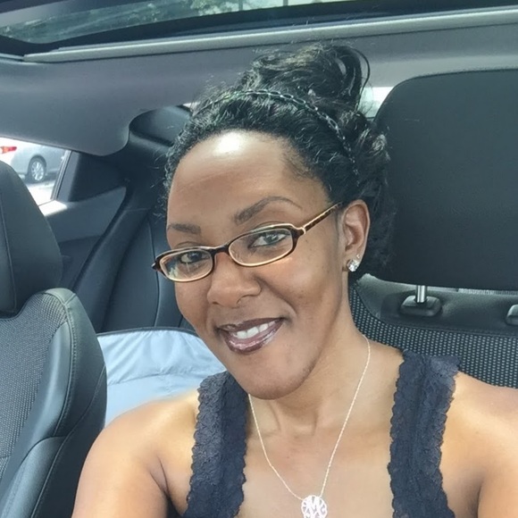 Profile Picture of Monique y. Scott (@moniqueyscott) on Poshmark