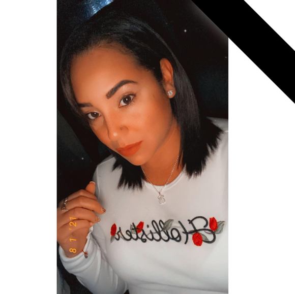 Profile Picture of Giselle Julio (@gigijulio02) on Poshmark