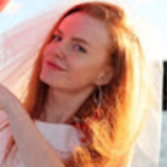 Profile Picture of Anna Monk (@anna_monk) on Poshmark