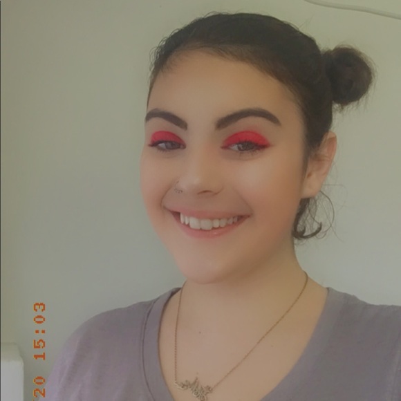 Profile Picture of Ashley Kellow (@lilmakeup) on Poshmark