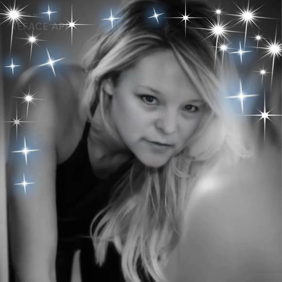 Profile Picture of Glenda Hiddleson (@glenda907) on Poshmark