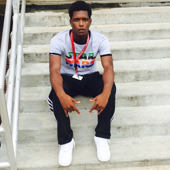 Profile Picture of Ronald Bryant (@ronnie257) on Poshmark