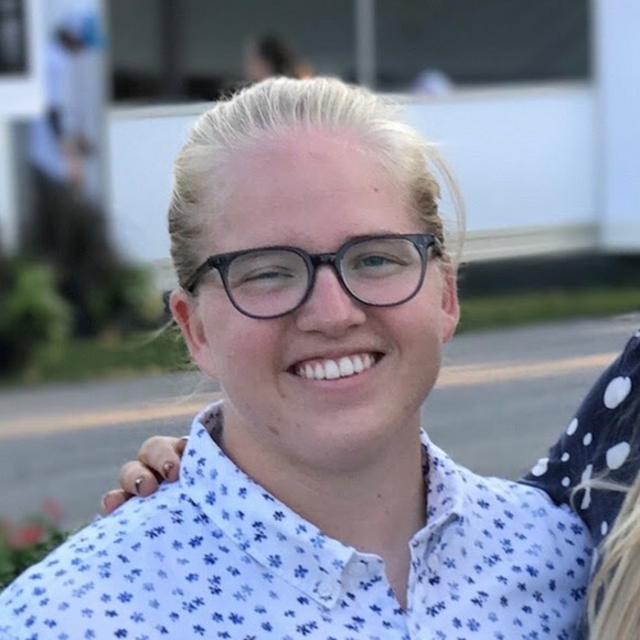 Profile Picture of Emma Raczkowski (@erraczkowski) on Poshmark