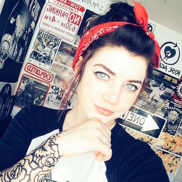 Profile Picture of Bianca Heintz (@bianca182) on Poshmark