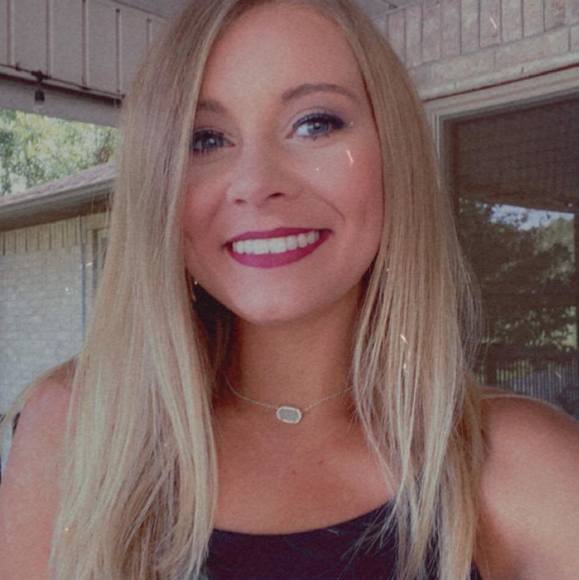 Profile Picture of April Calistro (@aprilcalistro24) on Poshmark