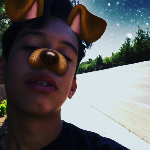 Profile Picture of Joel Raygoza (@loganray210) on Poshmark