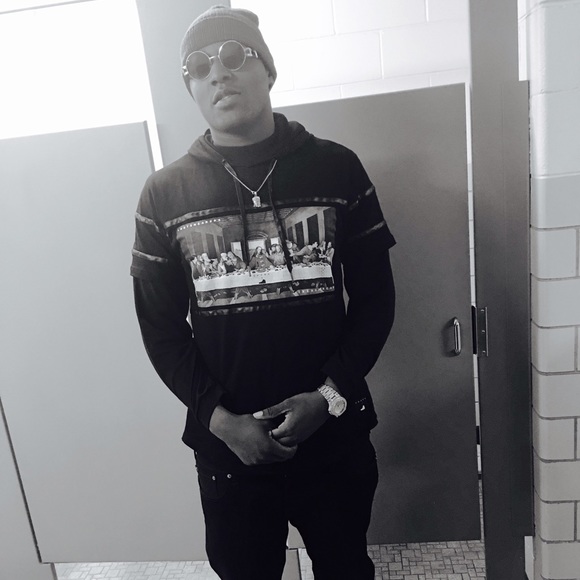 Profile Picture of Corandon Lumpkin (@lumpposavvage) on Poshmark