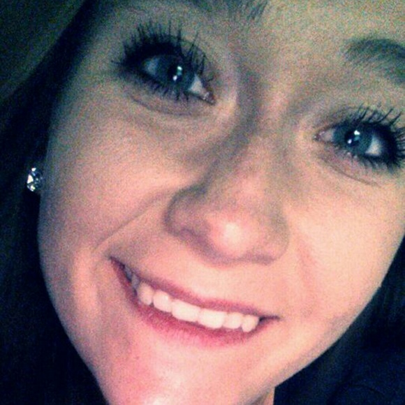 Profile Picture of Sarah Volden (@sarahvolden) on Poshmark