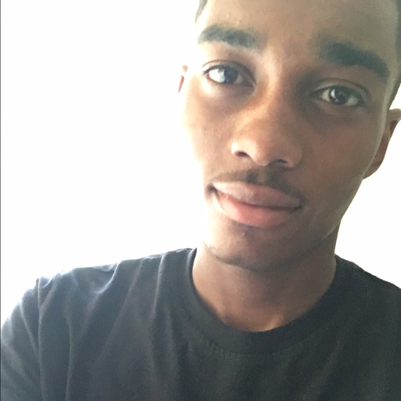 Profile Picture of James Eskridge (@jameseskridge17) on Poshmark