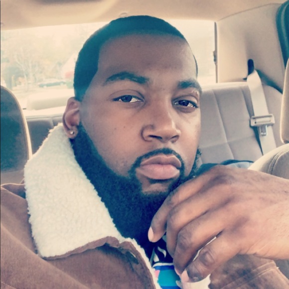 Profile Picture of James Gatewood (@jamesgatewood27) on Poshmark