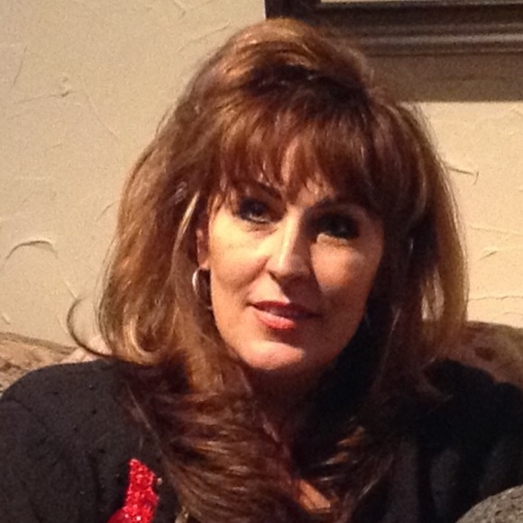 Profile Picture of Lori Schmidt (@furlady) on Poshmark