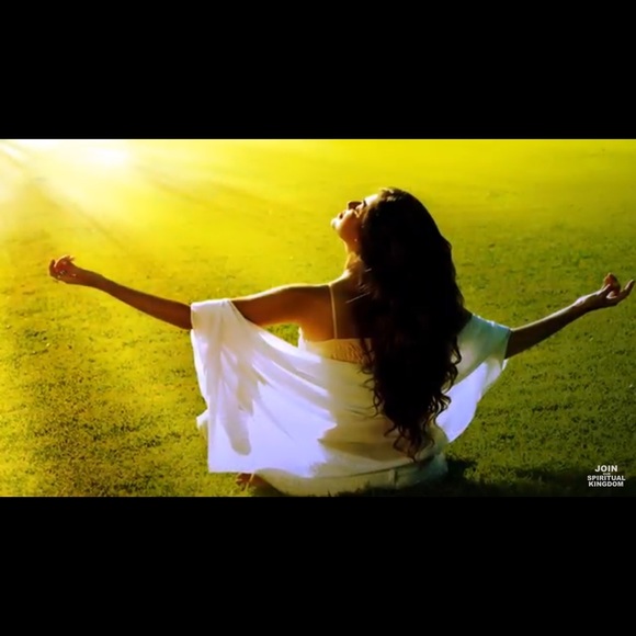 Profile Picture of Helioise Buzoianu (@helioise21) on Poshmark