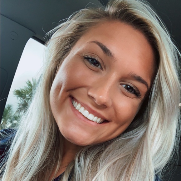 Profile Picture of Hannah Ingold (@haningold) on Poshmark