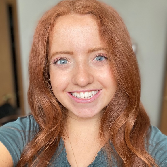 Profile Picture of Emily Manderfield (@emilymandy) on Poshmark