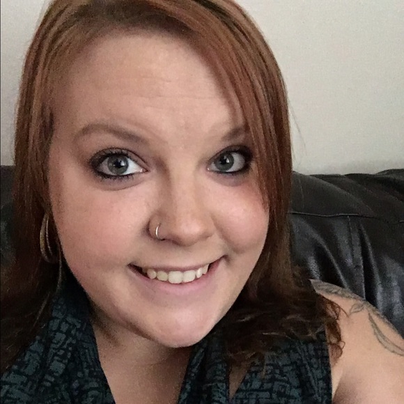 Profile Picture of Shauna Hahn (@smhahn10) on Poshmark