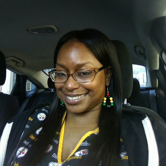 Profile Picture of Takeisha Jones (@lovelymsjones) on Poshmark