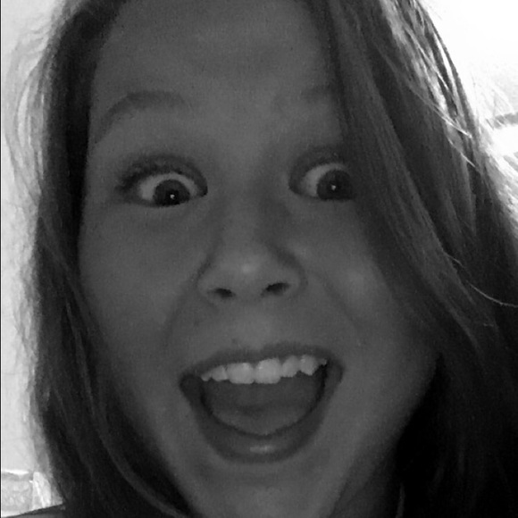 Profile Picture of Olivia Boscaccy (@liv_boscaccy) on Poshmark