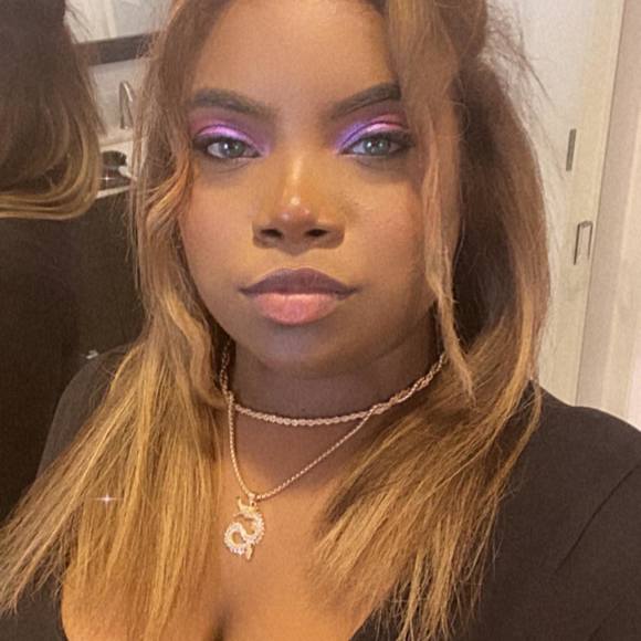 Profile Picture of Nicole Samms (@nicolenishaa) on Poshmark