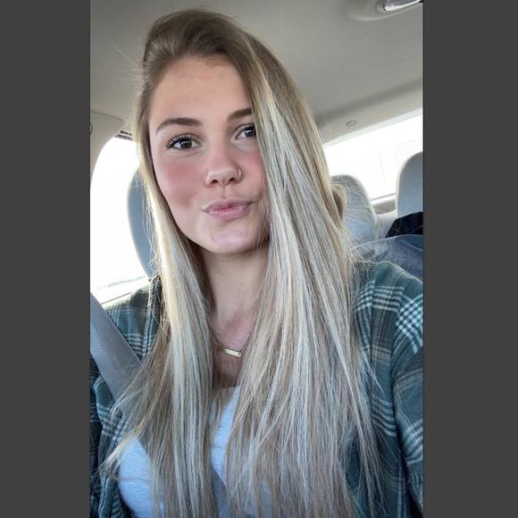 Profile Picture of Makena Schmiesing (@makenas) on Poshmark