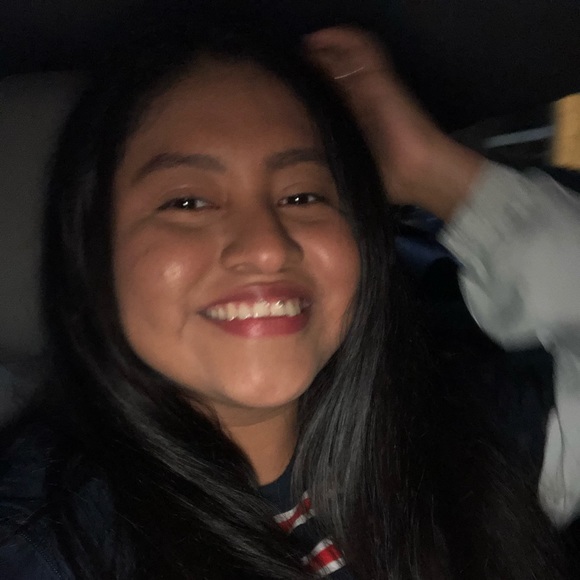 Catelin Lopez - Poshmark Profile Picture of Catelin Lopez (@catelinh) on Poshmark