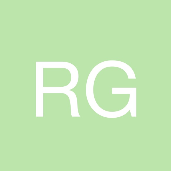 Profile Picture of Robin Graf (@robin_graf) on Poshmark