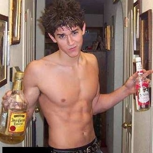 Profile Picture of Derek Shaeffer (@hotthead123) on Myspace