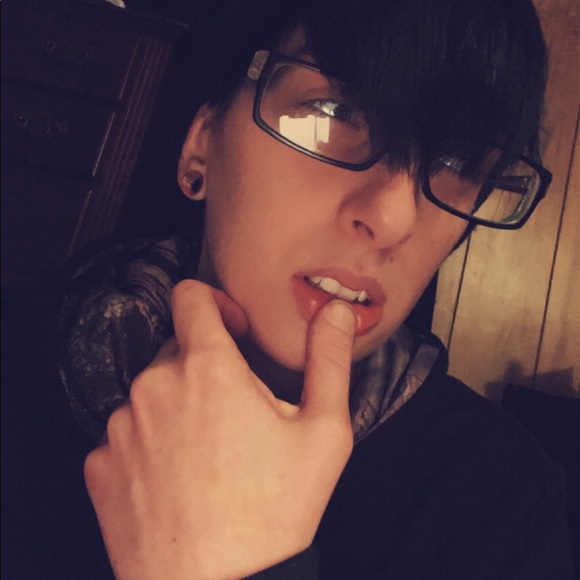 Profile Picture of Dustin Padgett (@dustinpadget268) on Poshmark