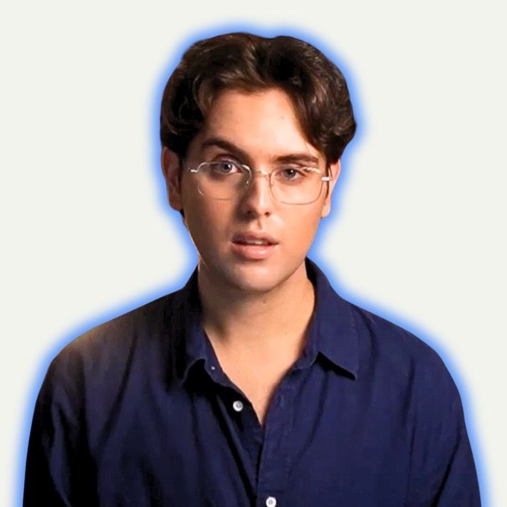 Profile Picture of zachary (@theeswiftologist) on Tiktok