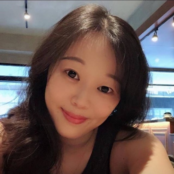 Profile Picture of Alice Chu (@alicechu507) on Poshmark