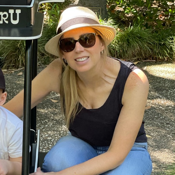 Profile Picture of Tamara Hickman (@tamarahick13) on Poshmark