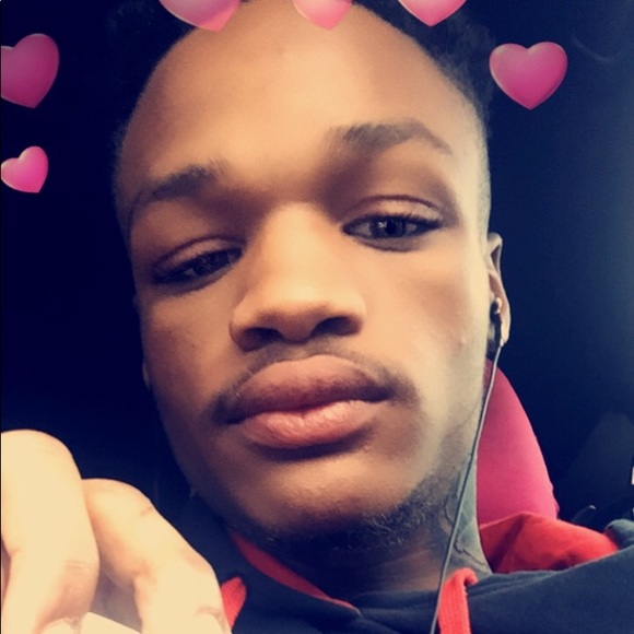 Profile Picture of Dominic Holmes (@dominic201300) on Poshmark