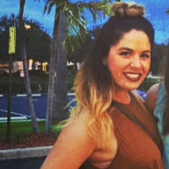 Profile Picture of Kelsi Colwell (@kelsicolwell) on Poshmark