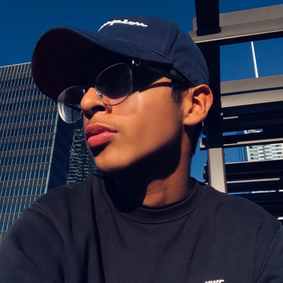 Profile Picture of Andre Pintor (@drepintor) on Poshmark