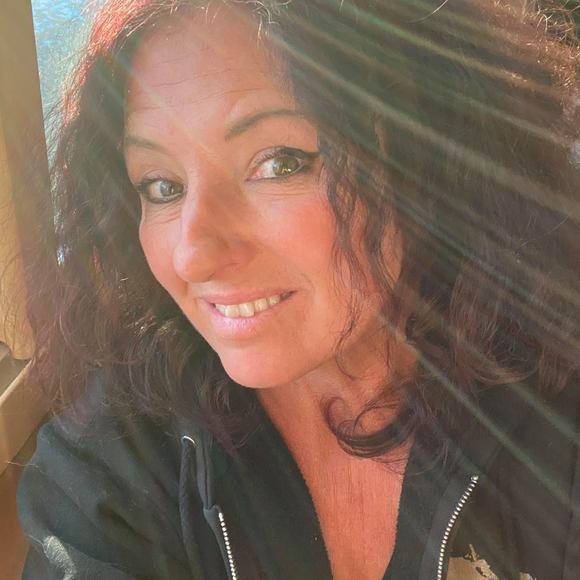 Profile Picture of Wendy Weibert (@wucat68) on Poshmark