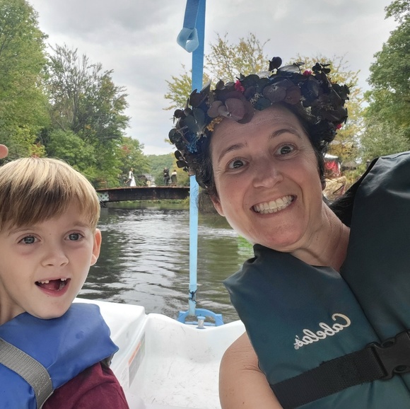 Profile Picture of Lisa Curty (@lisacurty) on Poshmark