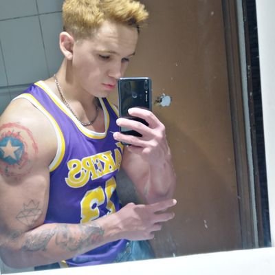 Profile Picture of Alex (@Alex25demian) on Twitter