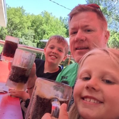 Profile Picture of Michael S Helgeson (@helgem33) on Twitter